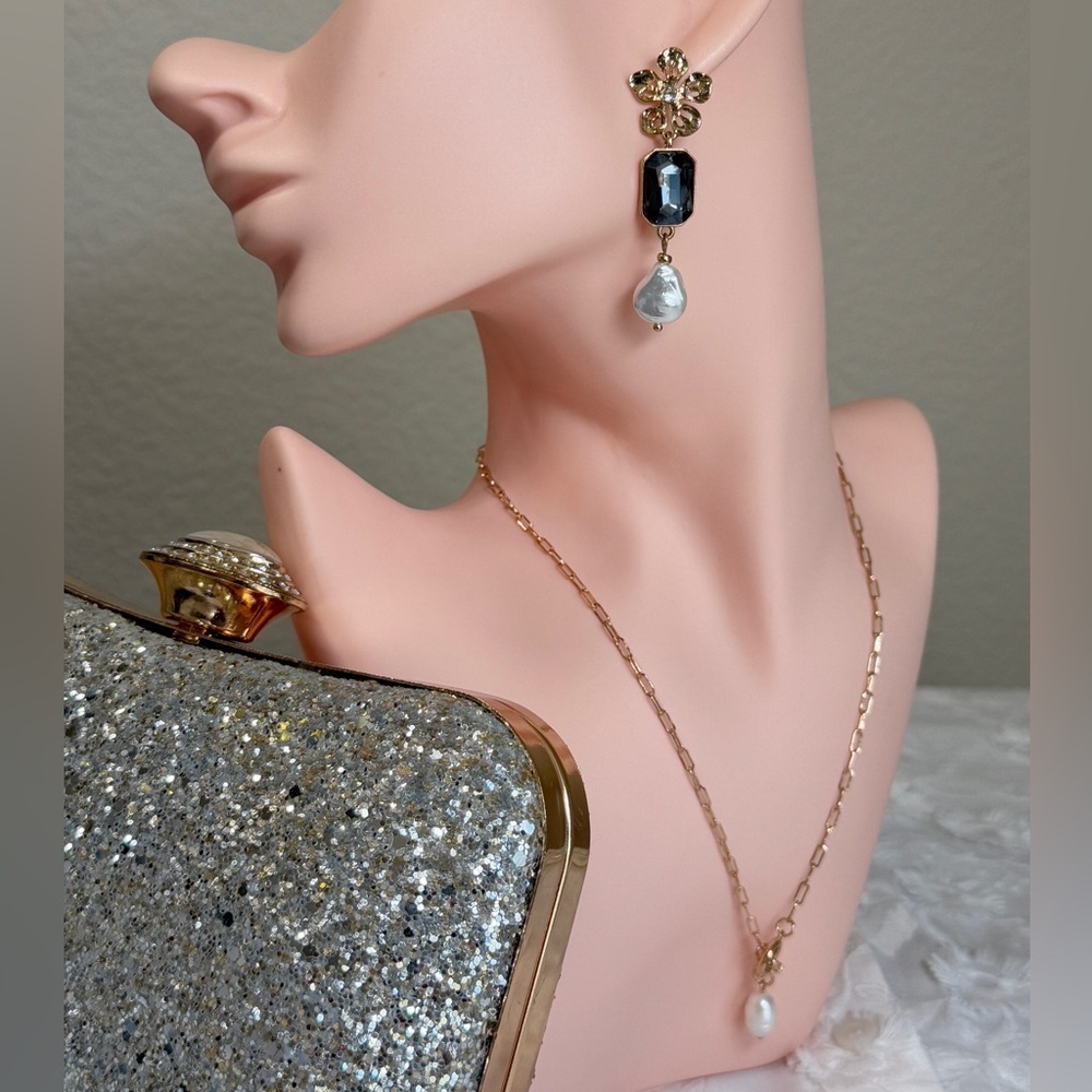 Elegant Gold and Black Drop Earrings - Picture 4 of 9